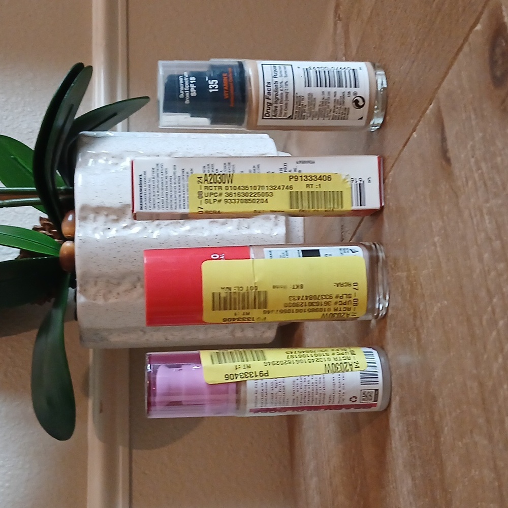 New Foundation Uoma, Covergirl, Revlon, and Concealer Women's Makeup 4pc - Picture 9 of 17